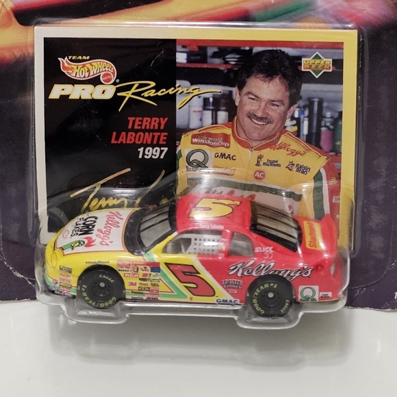 HOT WHEELS Pro-Racing Terry Labonte Collector 1997 1st Edition Car Model - Picture 16 of 16